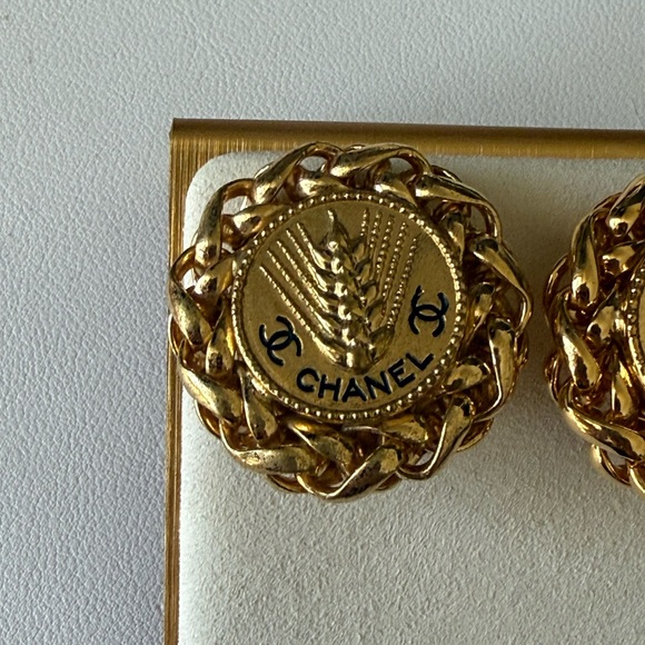 Chanel Vintage Clip On Earrings Wheat Rice Motif CC Gold Plated Chain - Picture 12 of 13